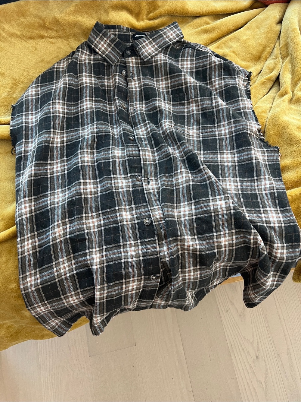 Men's Black & Brown Plaid Sleeveless Button-Down Shirt